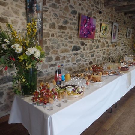 Logis Hotel Restaurant Le Commerce Guichen Exterior photo