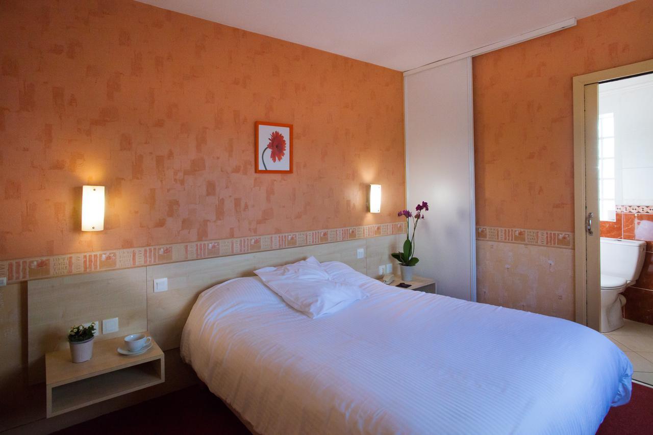 Logis Hotel Restaurant Le Commerce Guichen Exterior photo